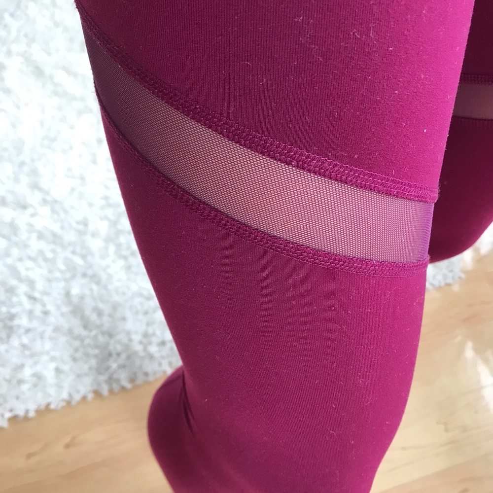Old Navy | Mesh Detail Legging - Picture 3 of 3